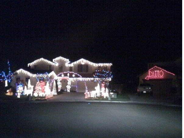 http://www.travisagnew.org/wp-content/uploads/2009/12/ditto-christmas-lights.jpg